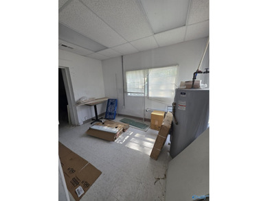 Commercial property with 2400sqft block building at busy - photo 21
