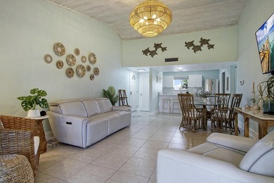 Gorgeous 2 bed, 2 bath, 2nd floor condo overlooking the 8th - photo 5