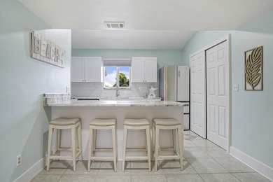 Gorgeous 2 bed, 2 bath, 2nd floor condo overlooking the 8th - photo 8