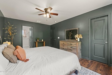 Welcome to sought-after Shadow Moss, where comfort, convenience - photo 15