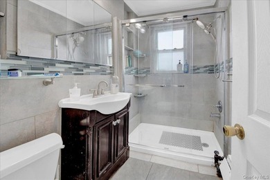 Detached, charming, and meticulously maintained single-family - photo 16