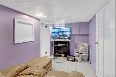 Detached, charming, and meticulously maintained single-family - photo 18