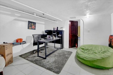 Detached, charming, and meticulously maintained single-family - photo 19