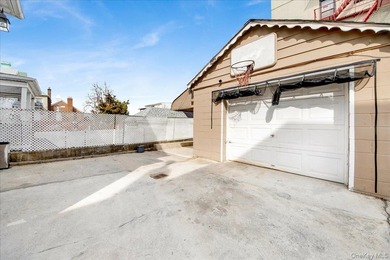 Detached, charming, and meticulously maintained single-family - photo 21