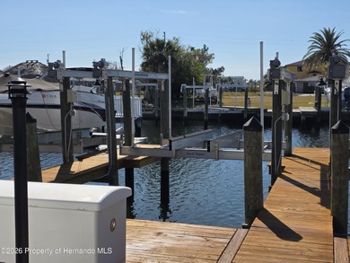 VERY MOTIVATED SELLER!! Back on Market, Buyer financing fell - photo 2