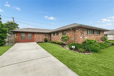 Gorgeous & well-maintained property awaits new owner! Charming - photo 1