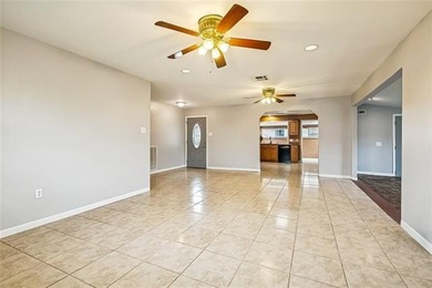 Gorgeous & well-maintained property awaits new owner! Charming - photo 6
