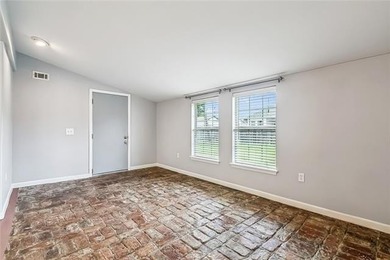 Gorgeous & well-maintained property awaits new owner! Charming - photo 7