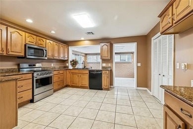 Gorgeous & well-maintained property awaits new owner! Charming - photo 9