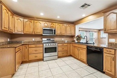 Gorgeous & well-maintained property awaits new owner! Charming - photo 10