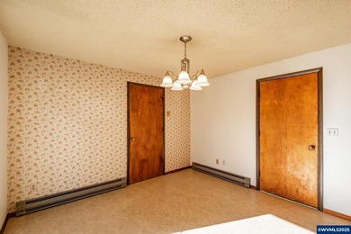 ** 2 HOMES ** DUAL LIVING in Sweet Home on .33 acre! This 1564