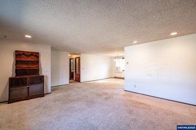 ** 2 HOMES ** DUAL LIVING in Sweet Home on .33 acre! This 1564