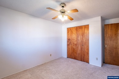 ** 2 HOMES ** DUAL LIVING in Sweet Home on .33 acre! This 1564