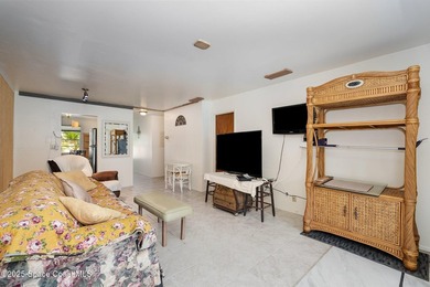 Owner says bring offers!!! Crisp and convenient, this 2 bed, 2 - photo 3