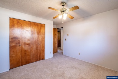 ** 2 HOMES ** DUAL LIVING in Sweet Home on .33 acre! This 1564