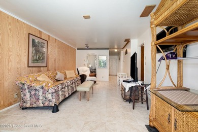Owner says bring offers!!! Crisp and convenient, this 2 bed, 2 - photo 4