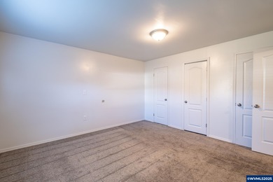 ** 2 HOMES ** DUAL LIVING in Sweet Home on .33 acre! This 1564