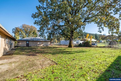 ** 2 HOMES ** DUAL LIVING in Sweet Home on .33 acre! This 1564