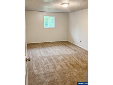 ** 2 HOMES ** DUAL LIVING in Sweet Home on .33 acre! This 1564