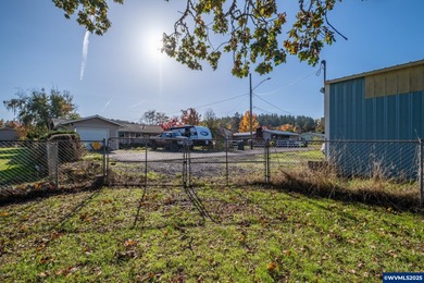 ** 2 HOMES ** DUAL LIVING in Sweet Home on .33 acre! This 1564