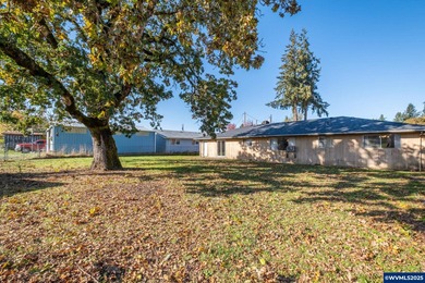 ** 2 HOMES ** DUAL LIVING in Sweet Home on .33 acre! This 1564