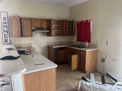 Short Sale. Great opportunity to own or lease a well-located - photo 4