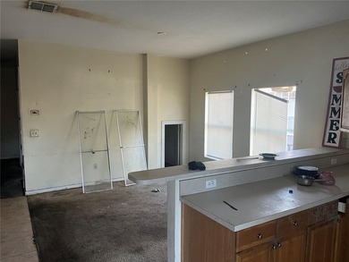 Short Sale. Great opportunity to own or lease a well-located - photo 8