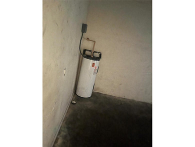 Short Sale. Great opportunity to own or lease a well-located - photo 10