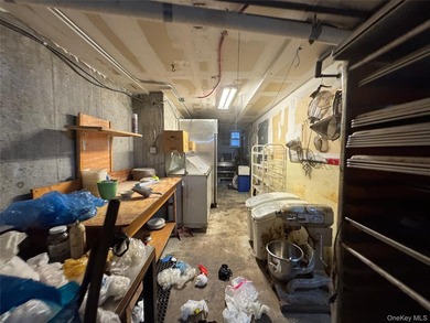 Great opportunity to own a deli/restaurant in a high-traffic - photo 14