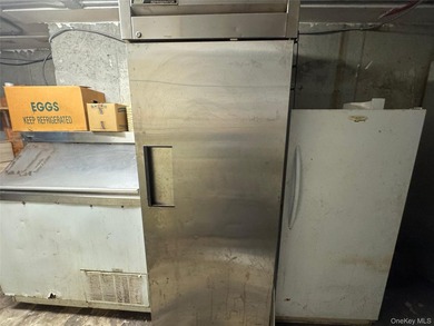 Great opportunity to own a deli/restaurant in a high-traffic - photo 16