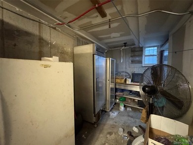 Great opportunity to own a deli/restaurant in a high-traffic - photo 17