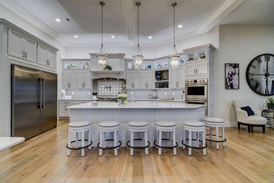 Discover this beautiful and luxurious lakeside retreat in