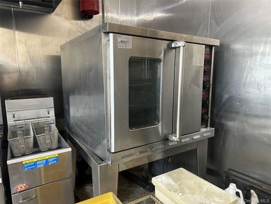 Great opportunity to own a deli/restaurant in a high-traffic - photo 20