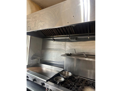 Great opportunity to own a deli/restaurant in a high-traffic - photo 24