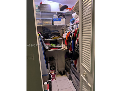 For sale spacious one-Bedroom one-Bath condo unit, with a large - photo 6