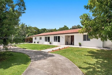 Private 2.28-Acre Ranch Retreat in Exclusive Country Club - photo 5