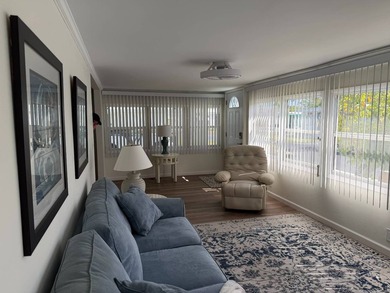 Beautifully updated 2-bed, 2-bath home with just over 1,000 sq - photo 2