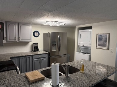 Beautifully updated 2-bed, 2-bath home with just over 1,000 sq - photo 4