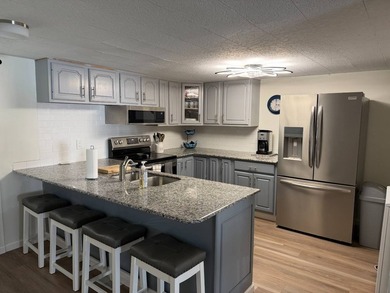 Beautifully updated 2-bed, 2-bath home with just over 1,000 sq - photo 5