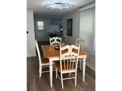 Beautifully updated 2-bed, 2-bath home with just over 1,000 sq - photo 7
