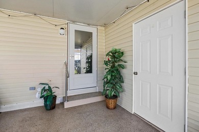Charming Beachcomber model offering 2 spacious bedrooms, 2 baths - photo 4