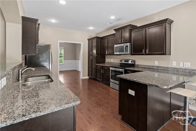Perfectly positioned in Richmond Hill with convenient access to - photo 10