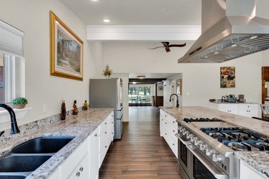 Well-maintained home located in the gated golf course community - photo 5