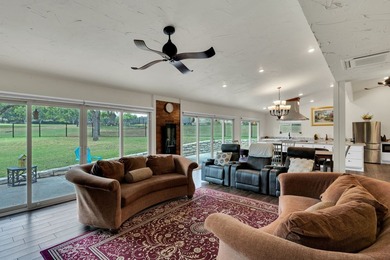 Well-maintained home located in the gated golf course community - photo 7