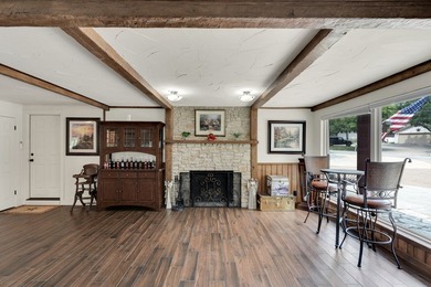 Well-maintained home located in the gated golf course community - photo 10