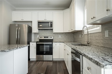 Welcome to easy living in the desirable Chimney Oaks Golf Course - photo 2