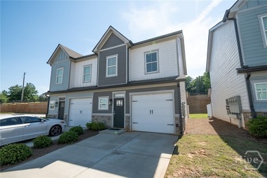 Welcome to easy living in the desirable Chimney Oaks Golf Course - photo 3