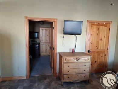 This custom-built Montana home features 2376+/- SQ/Ft of living - photo 9