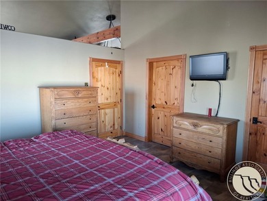 This custom-built Montana home features 2376+/- SQ/Ft of living - photo 10