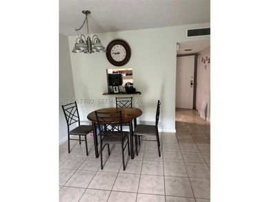 Spacious two-bedrooms two bathrooms condo unit. The unit has a - photo 4